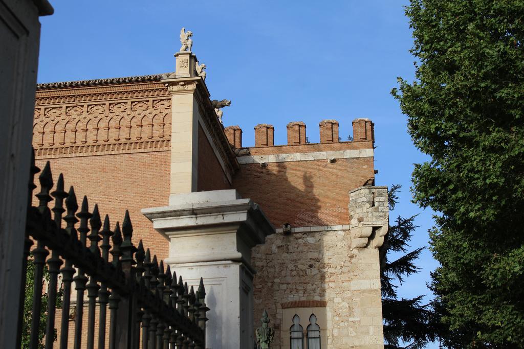 Hotel Cuatro Canos Alcala de Henares Exterior photo