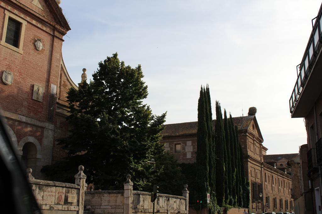 Hotel Cuatro Canos Alcala de Henares Exterior photo