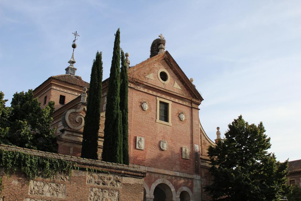 Hotel Cuatro Canos Alcala de Henares Exterior photo